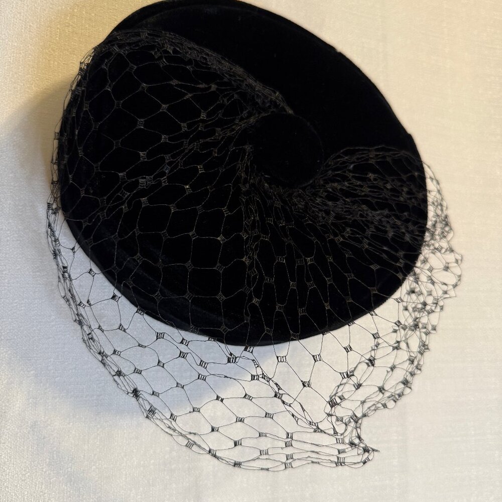 Vintage Women's Black Velvet Pillbox Hat w/Decorative Netting